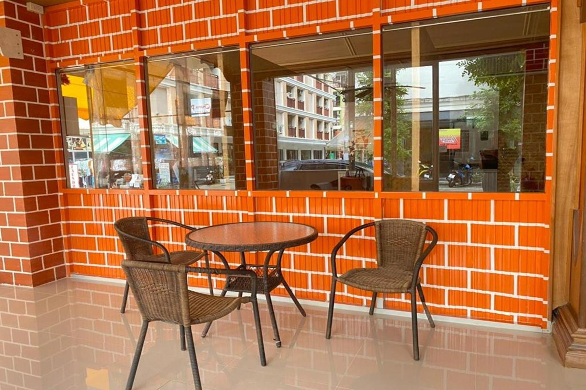 One World One Home Patong 2 Exterior foto